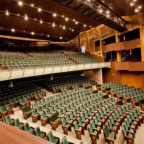 Cine Theatro Brasil Vallourec, restauração de poltronas, auditório Belo Horizonte, conforto e acústica para auditórios.